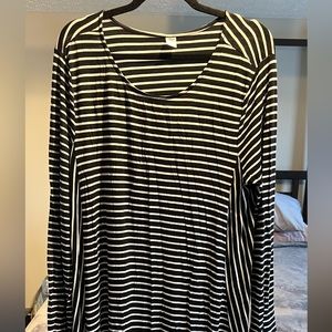 Old navy striped dress worn once. Cute soft material & very comfortable.